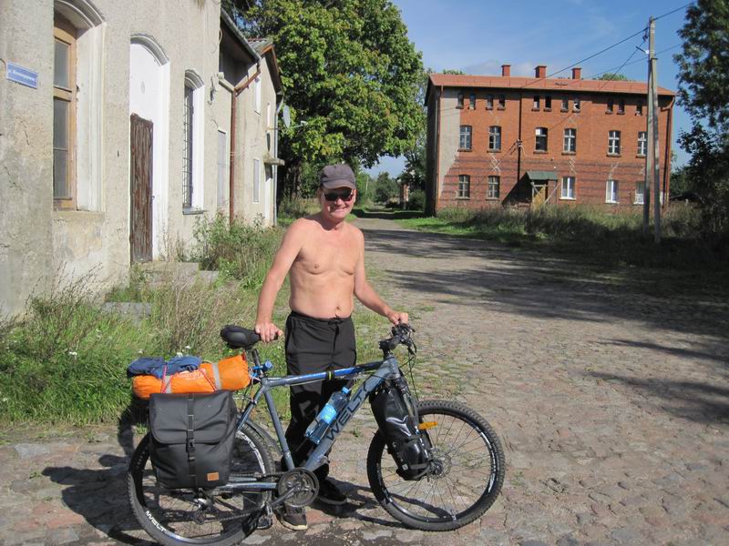 Евгений Клочко принимает солнечные ванны