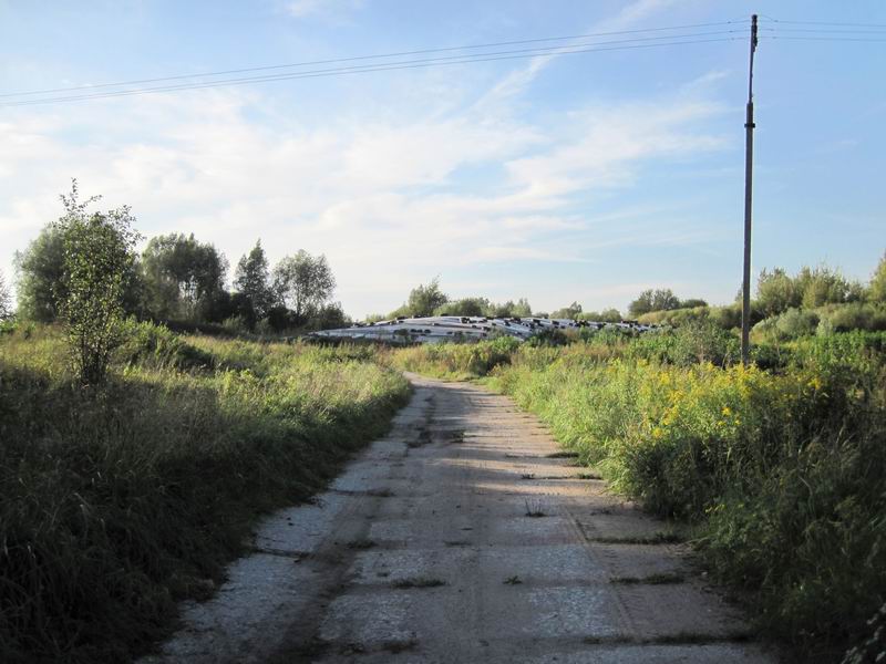 Срезаем угол по плитам чтобы не выезжать на трассу