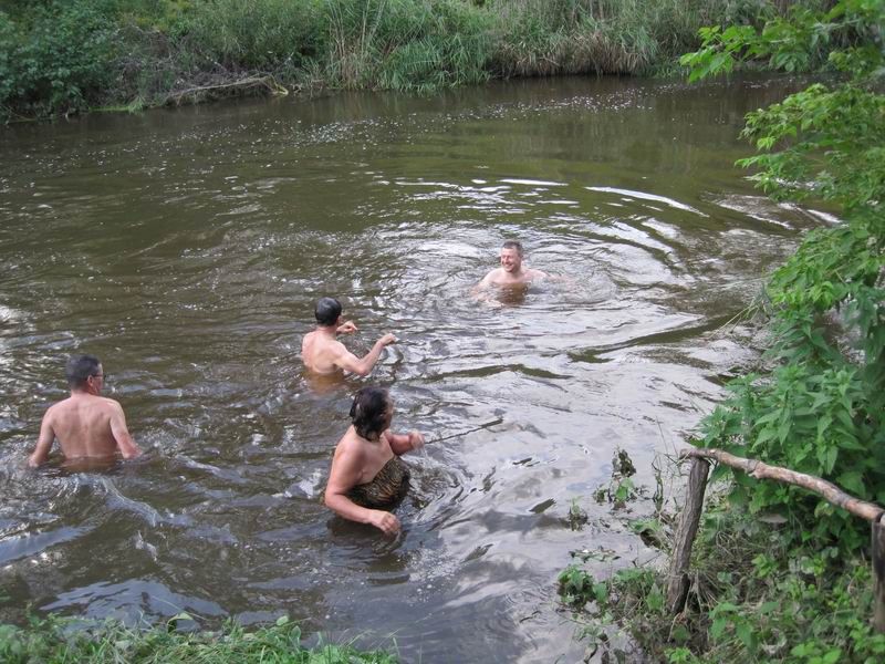 Первым делом пошли купаться в Анграпе