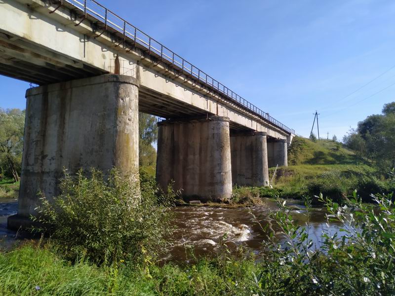 Анграпа под мостом