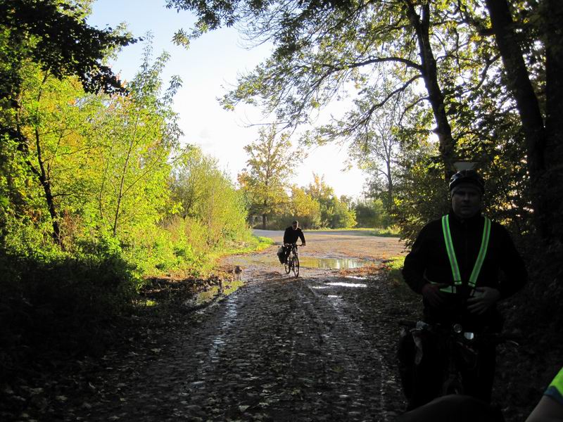 Фёдор Щербина и Евгений Клочко на перекрёстке в Дубраве