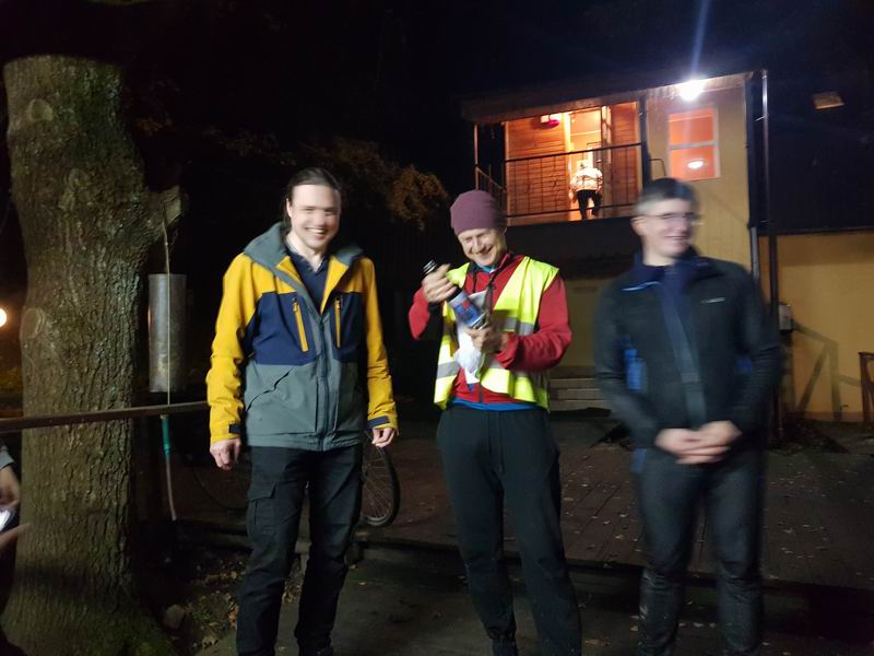 Эту бутылку нужно где-нибудь закопать и откопать через год