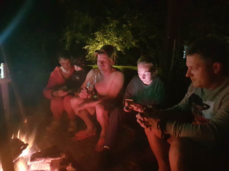 Ночные посиделки у костра