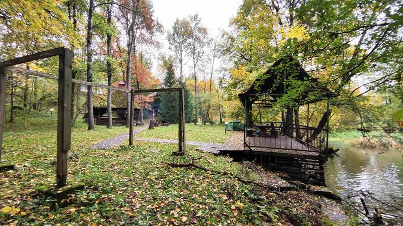 Поляна у реки