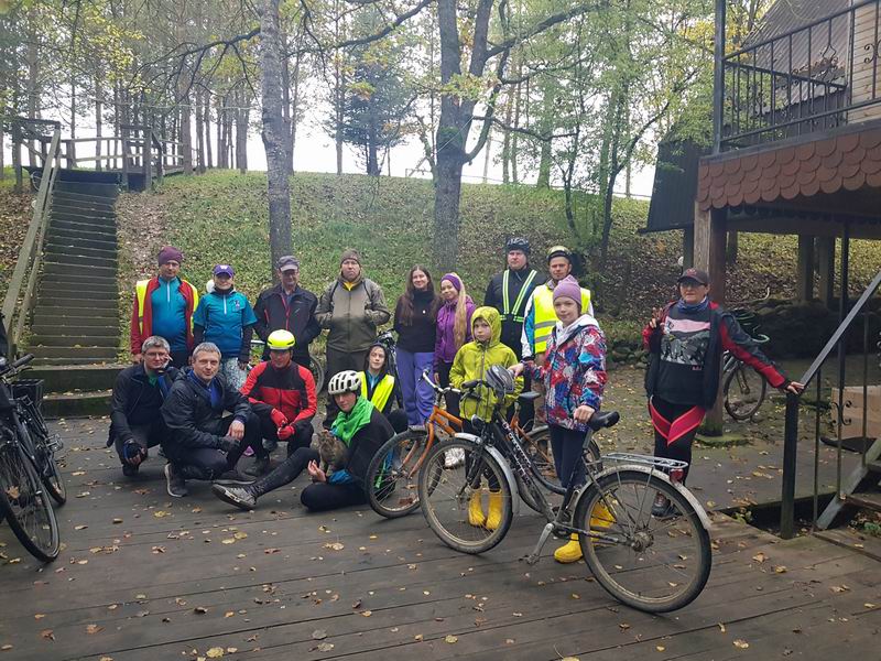 Стартовое фото второго дня. Верхний ряд: Сергей Мезенов, Наталья Толченникова, Евгений Клочко, Виктор Богданкевич, Анна Хитун, Елена Лобастова, Фёдор Щербина, Борис Мошняга. Нижний ряд: Сергей Шкиндер, Никита Никитин, Дмитрий Ливенцев, Сергей Кузнецов, Дариана Мезенова, Дамиан Мезенов, Илиана Мезенова, Маргарита Пономарёва