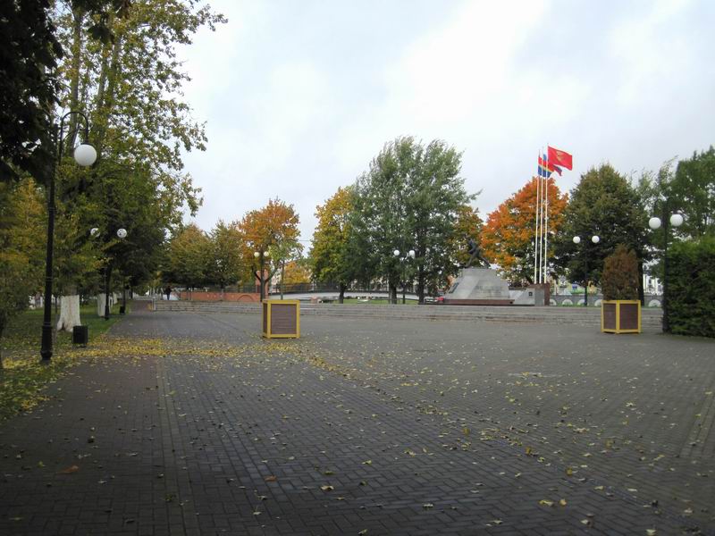 Памятник ПМВ на аллее Славы