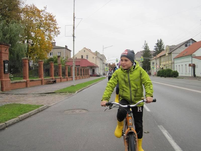 Едем по ней