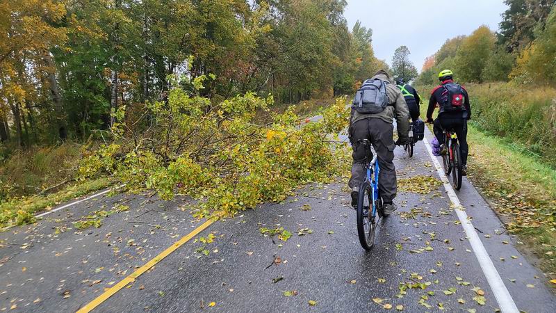 Объезжаем его
