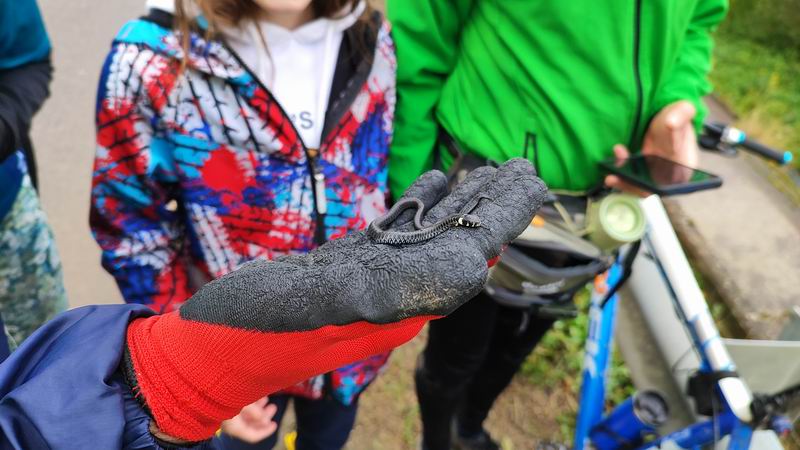 Рассматриваем его