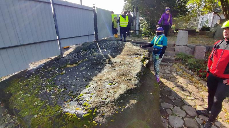 Осматриваем камень