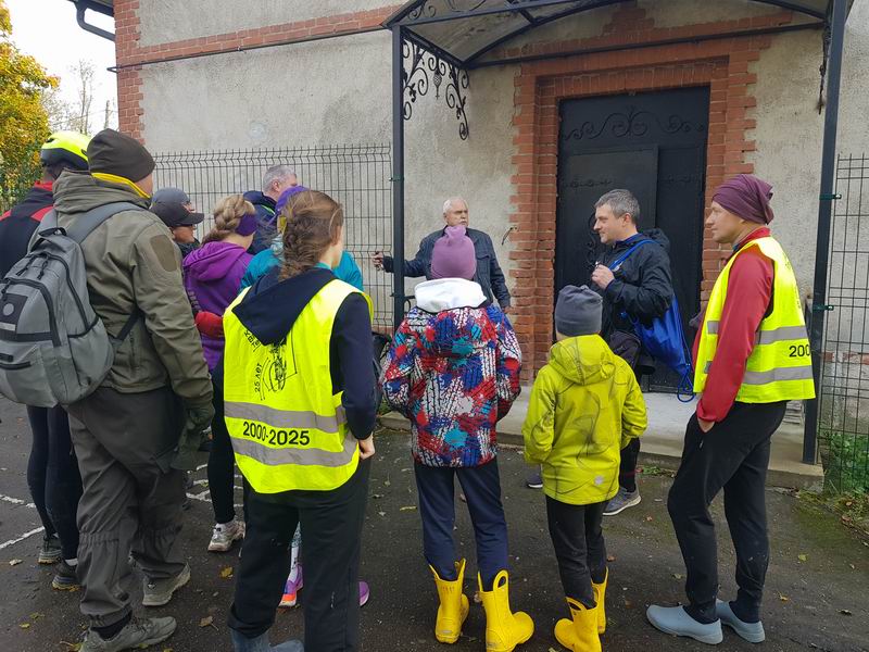 Узерцов Юрий Леонтьевич проводит экскурсию