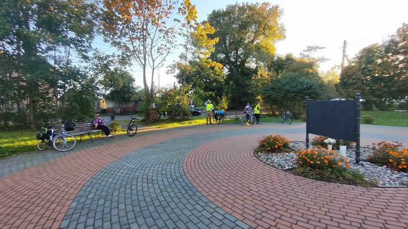 Остановка в сквере Живописцева