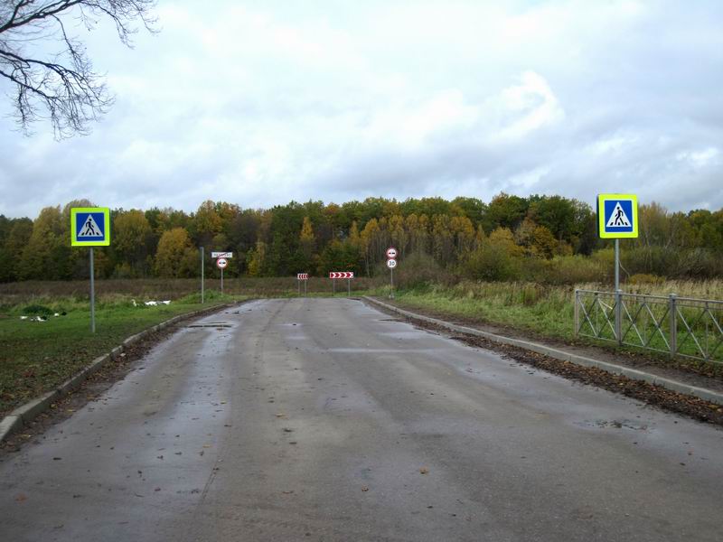 Небольшой участок асфальта в Лазарево (вид назад)