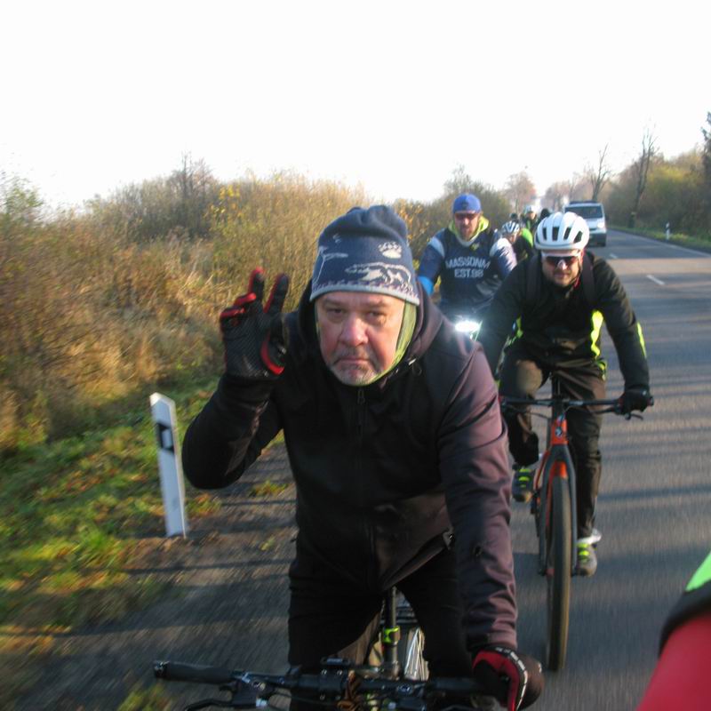 Наш пелотон на Мамоновской трассе.