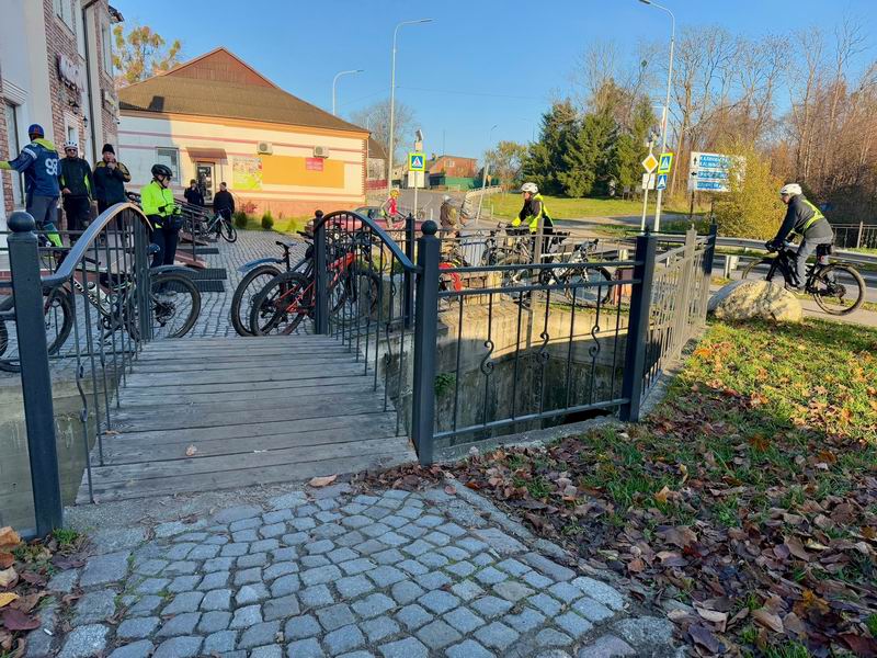 Решили доехать до Пятидорожного и ждать проколистов там.