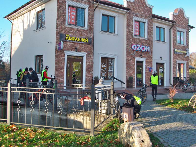 У магаза в Пятидорожном.