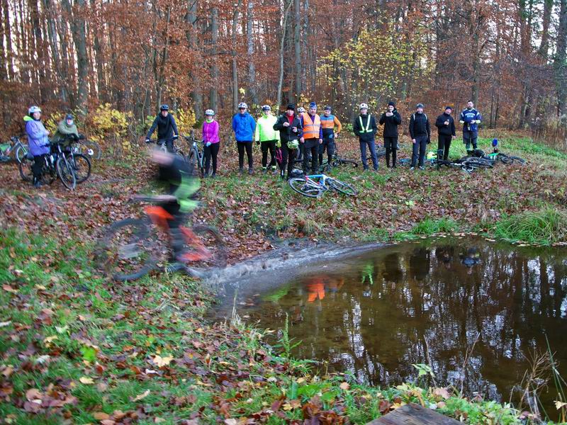 Сержио Ракета отрабатывает сегмент в Strave.