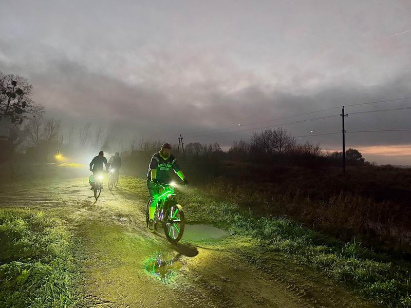 Светящиеся человечки.