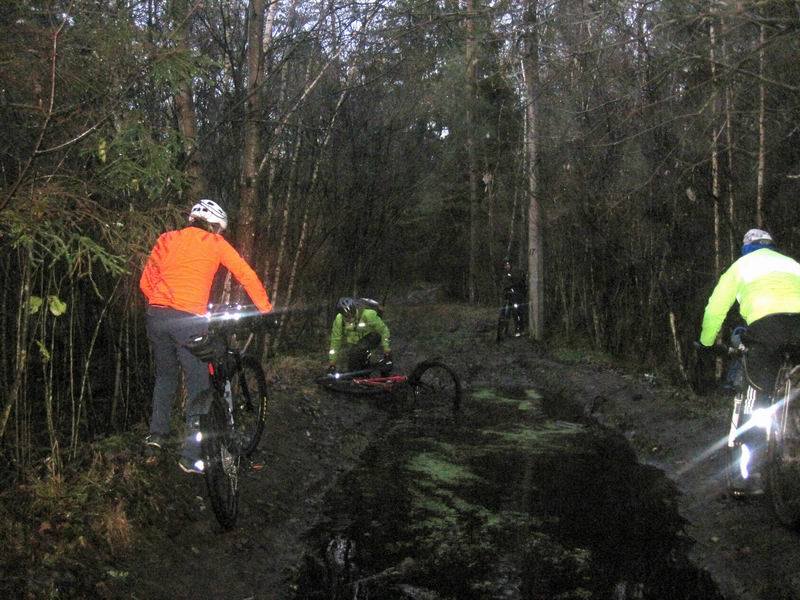 Андрей Кокоткин навернулся в лужу