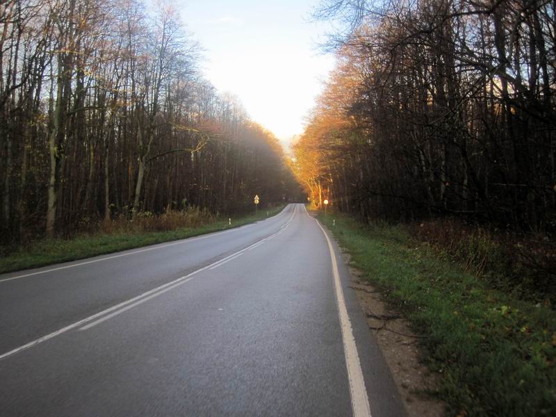 Небольшой отрезок Балтшоссе для пересечения реки Нельмы по мосту