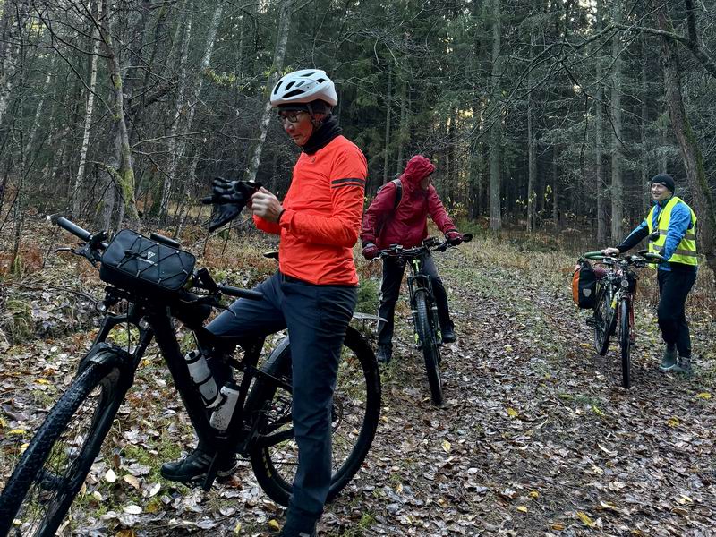 Остановка на лесном перекрёстке с целью подождать Фёдора Щербину