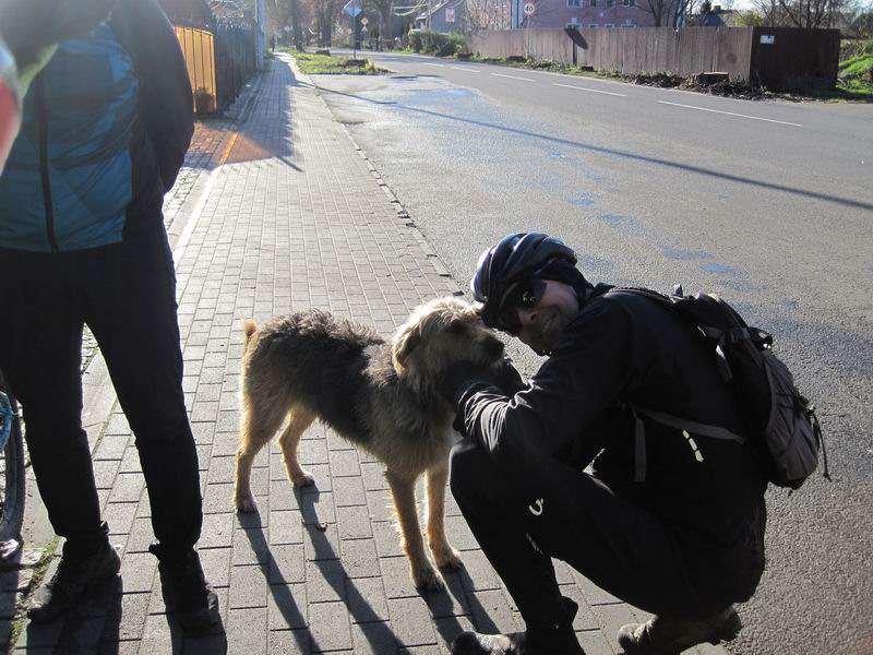 Александр Муравьёв с местным барбосом