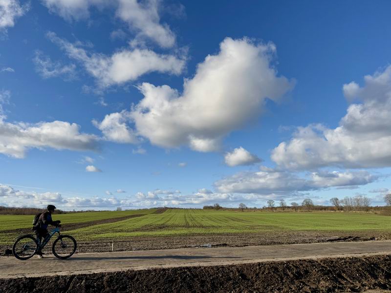 Александр Овчинников на велодорожке