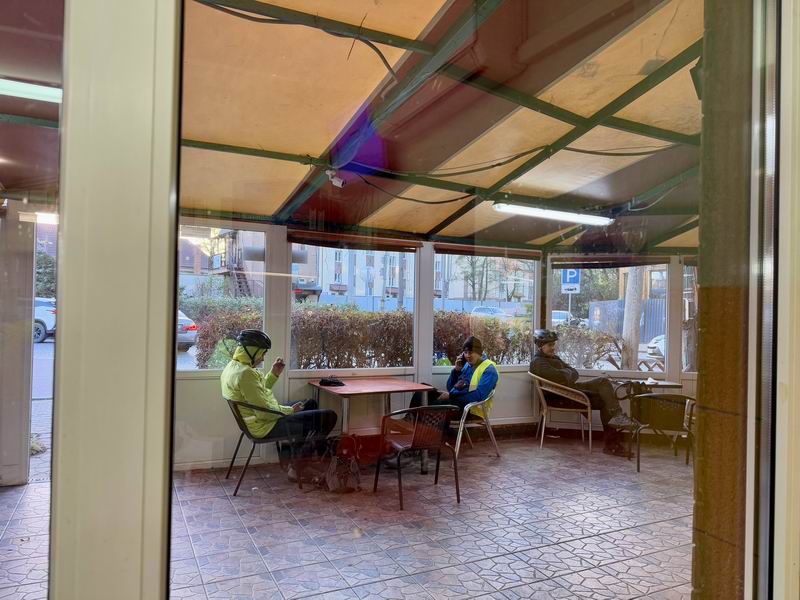 Участники в кафе 'Максимка'