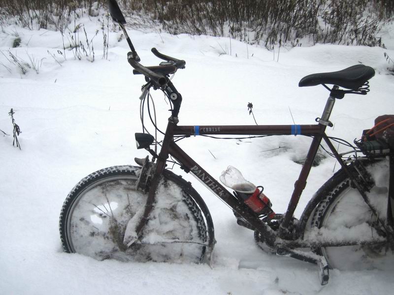 Слой снега слишком большой. Тащить вел тяжело.