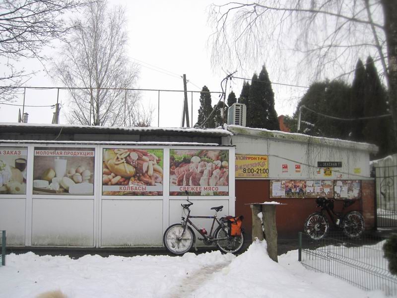Остановка у магазина в Озерках