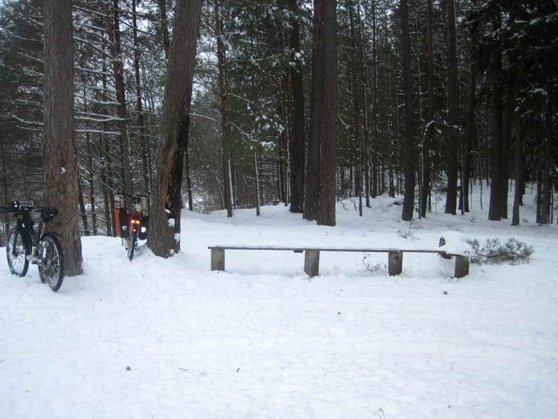Приехали на место привала