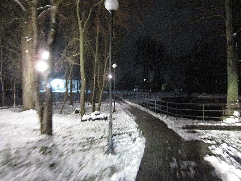 Едем через Городской парк на станцию