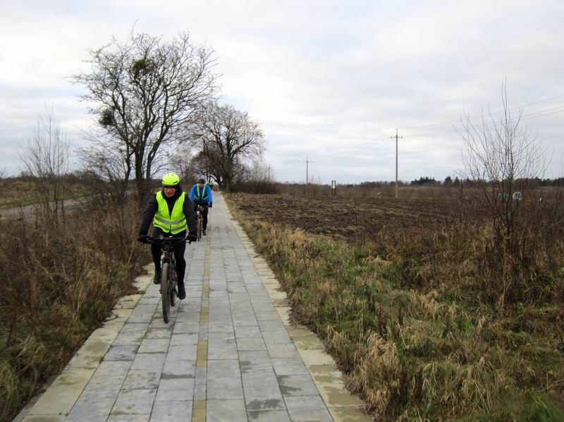 Едем по велодорожке за Синявино