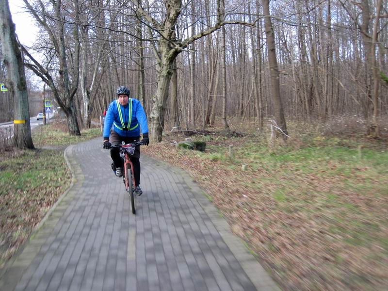 Фёдор Щербина на велодорожке в Лесном