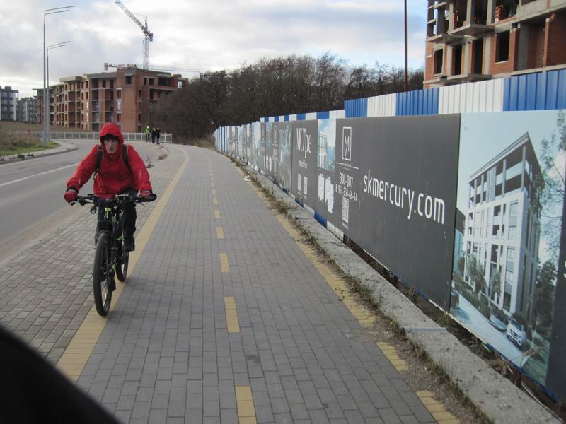 Едем через новостройки курортной зоны