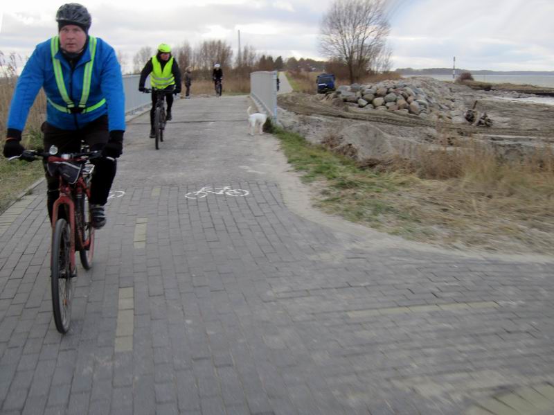 Пересекаем речку Алейку по мосту