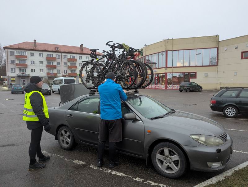 Приехали на место старта
