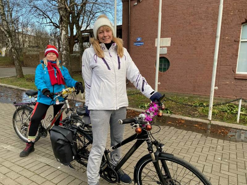 Марина у здания родного спорт-клуба