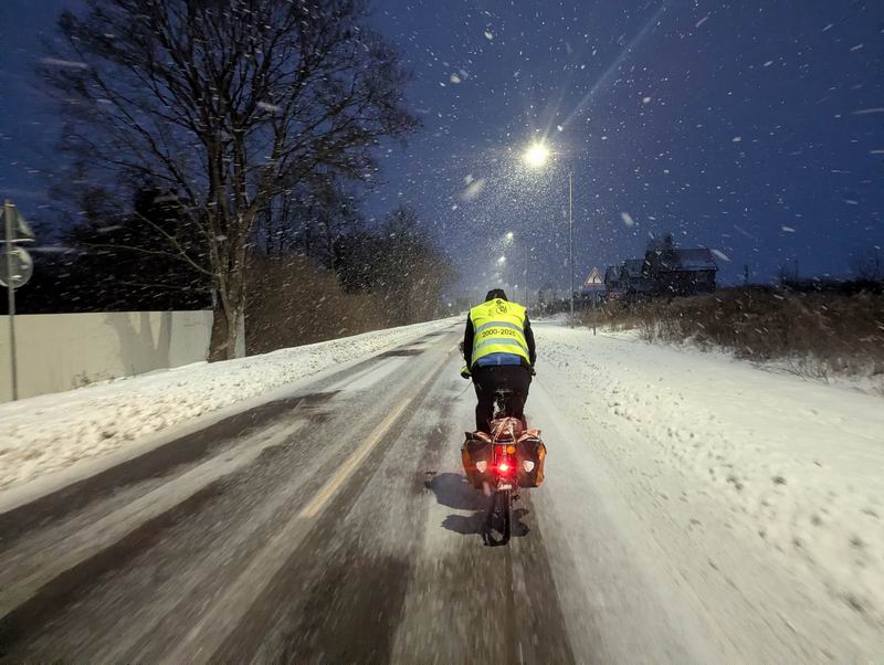 Сергей Мезенов ведёт пелотон