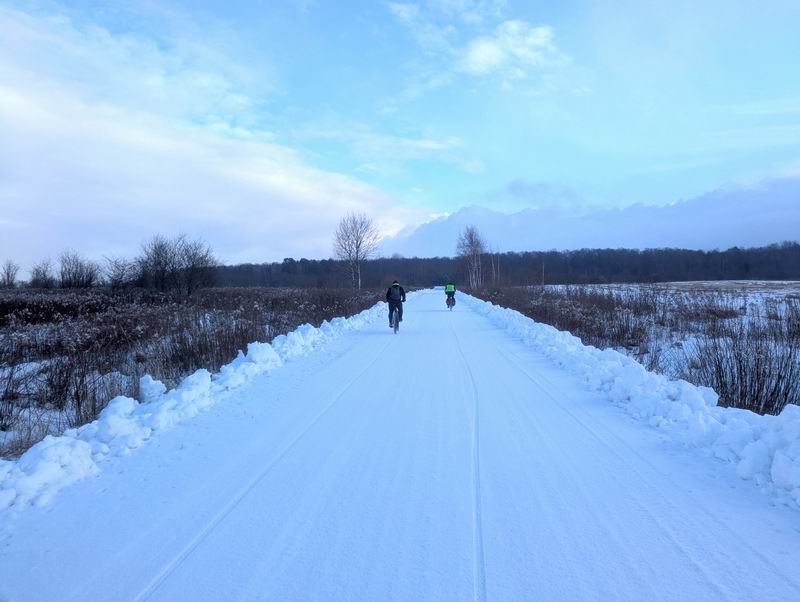 Подъезжаем к лесу Славинская дача
