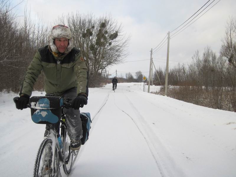 Выехали на асфальтовую дорогу