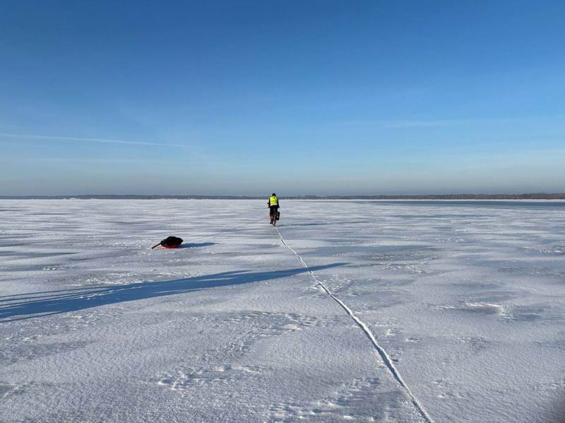 Объезжаем её