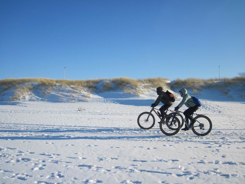 Никита и Анна ещё не поняли, что у воды ехать легче