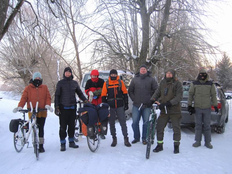Стартовое фото. Слева направо: Татьяна Афонина, Сергей Мезенов, Алексей Сажин, Игорь Васюшкин, провожающий Фёдор Щербина, Дмитрий Пасека, Дмитрий Петухов