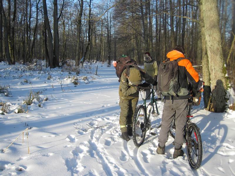 Нам прямо, по льду канавы