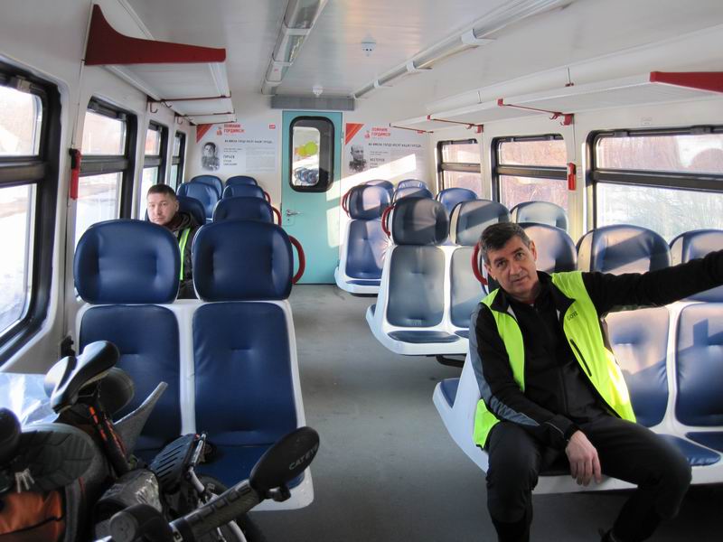 Вячеслав Дмитриев и Сергей Букин в поезде