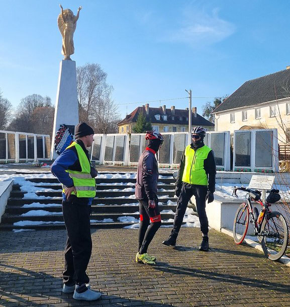 Остановка у памятника Воинам Красной армии в Долгоруково
