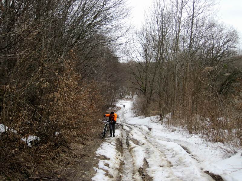 Игорь Васюшкин карабкается в горку