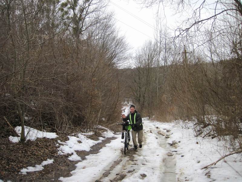 Сергей Букин карабкается в горку