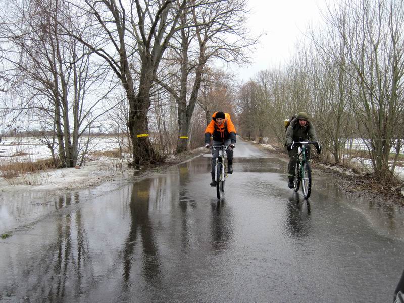 Участок, на котором бескрылый велосипед превращается в биде на колёсах